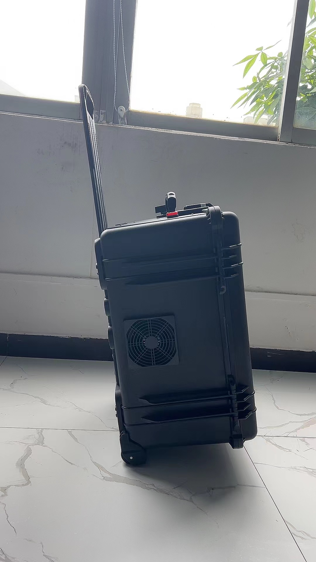 利辛手拉箱型移动通信干扰器